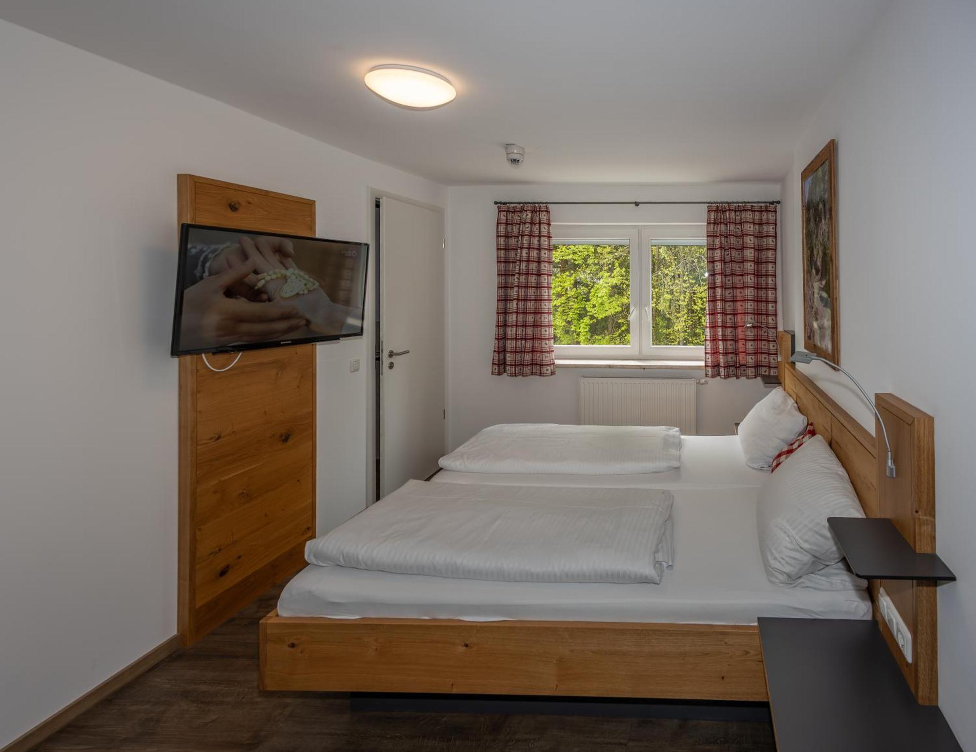 Hotel Isarwinkel Geretsried Esterno foto
